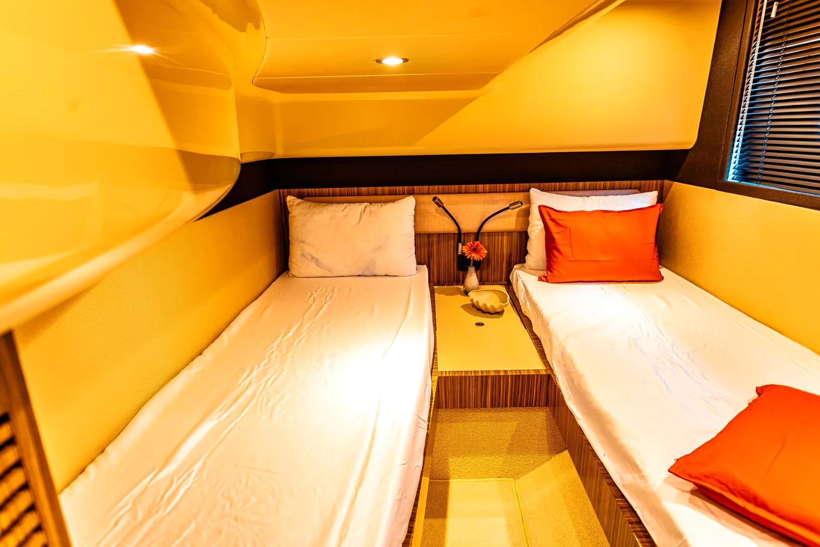 Foto 7: Azimut Magellano 43 Fuß