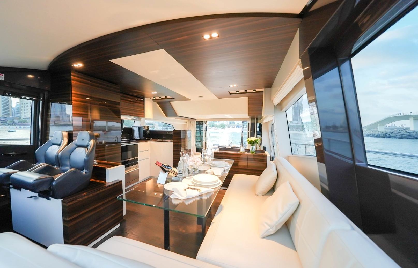 Foto 15: Ferretti 67 Fuß