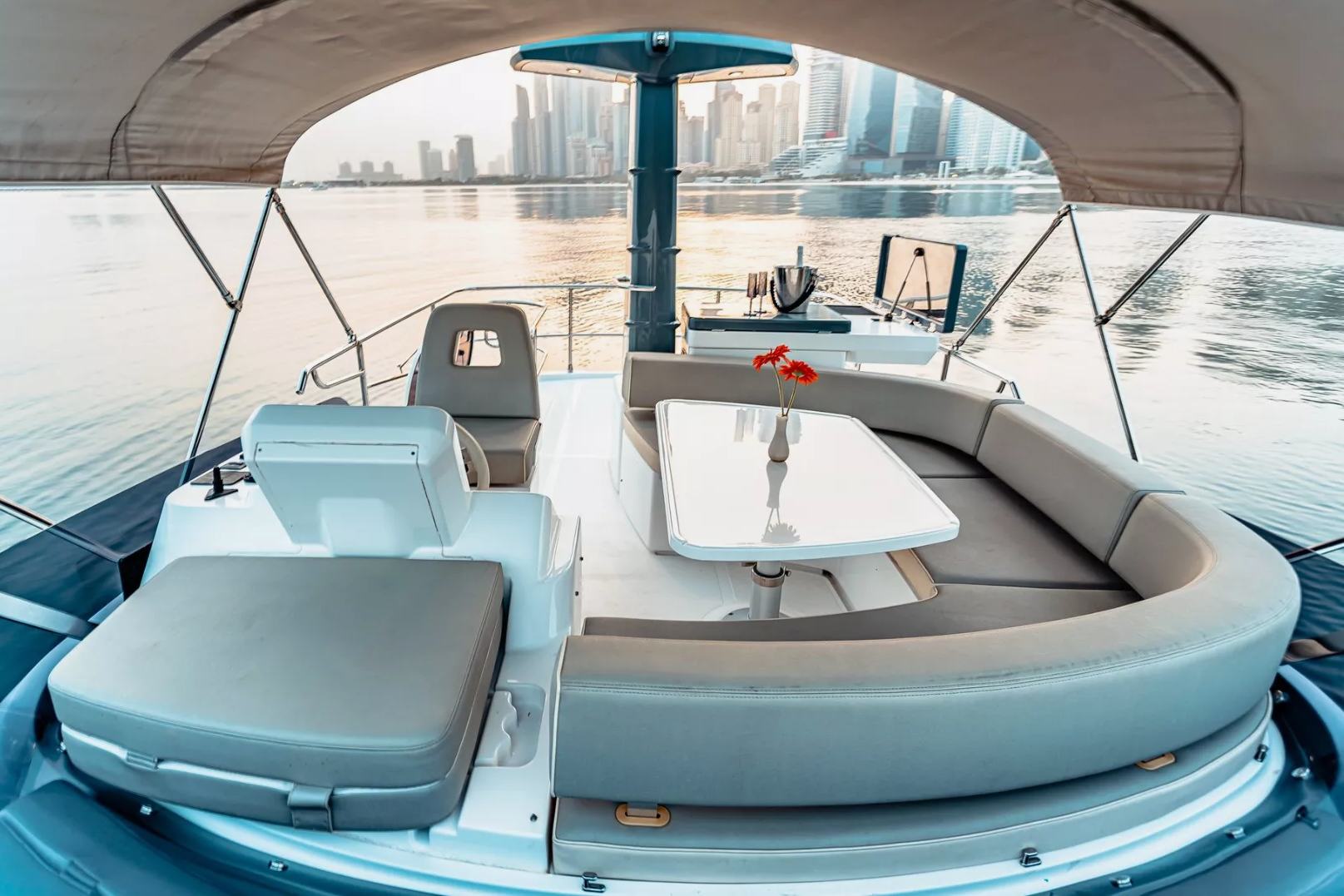 Foto 9: Azimut Magellano 43 Fuß