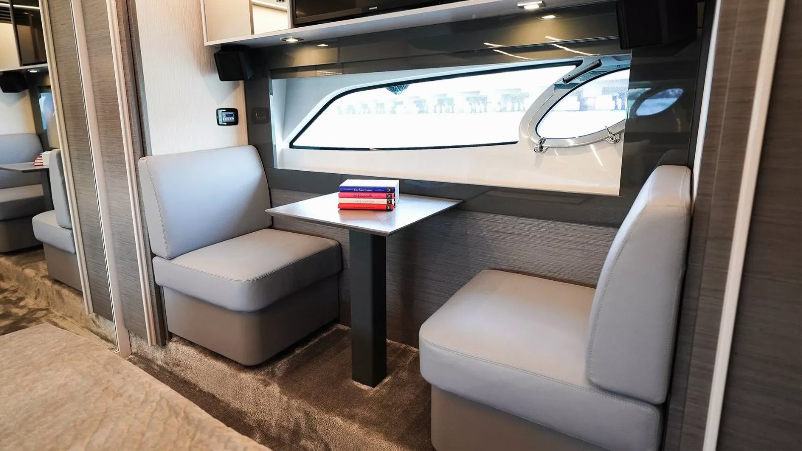 Foto 8: Pershing 5X Shark Grey