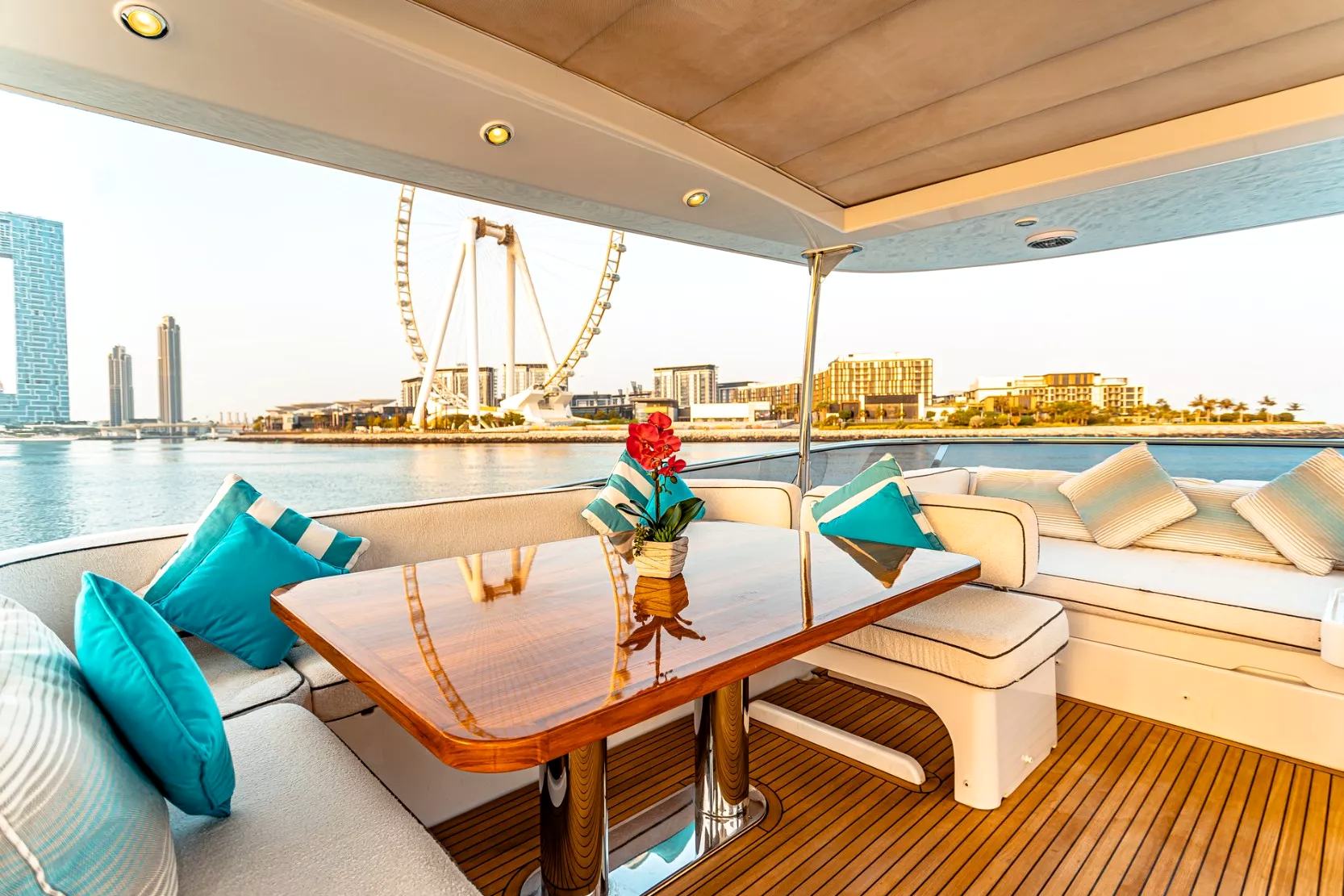 Foto 4: Azimut Magellano 66 Fuß
