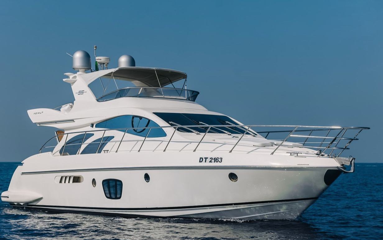 Azimut 8ofUs (55 Fuß)