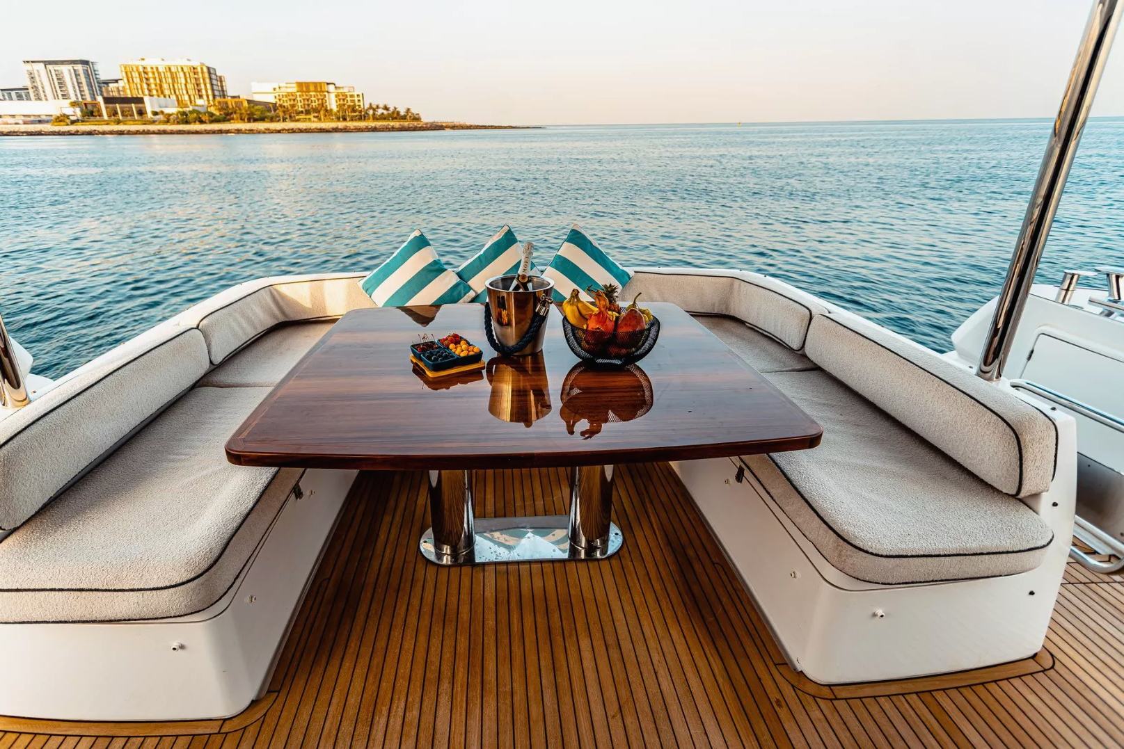 Foto 7: Azimut Magellano 66 Fuß