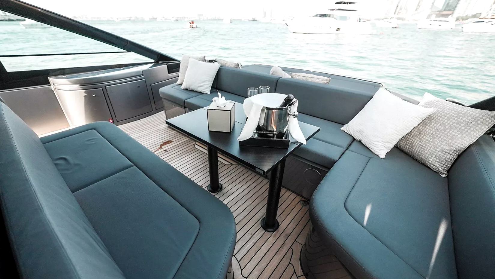 Foto 12: Pershing 5X Shark Grey
