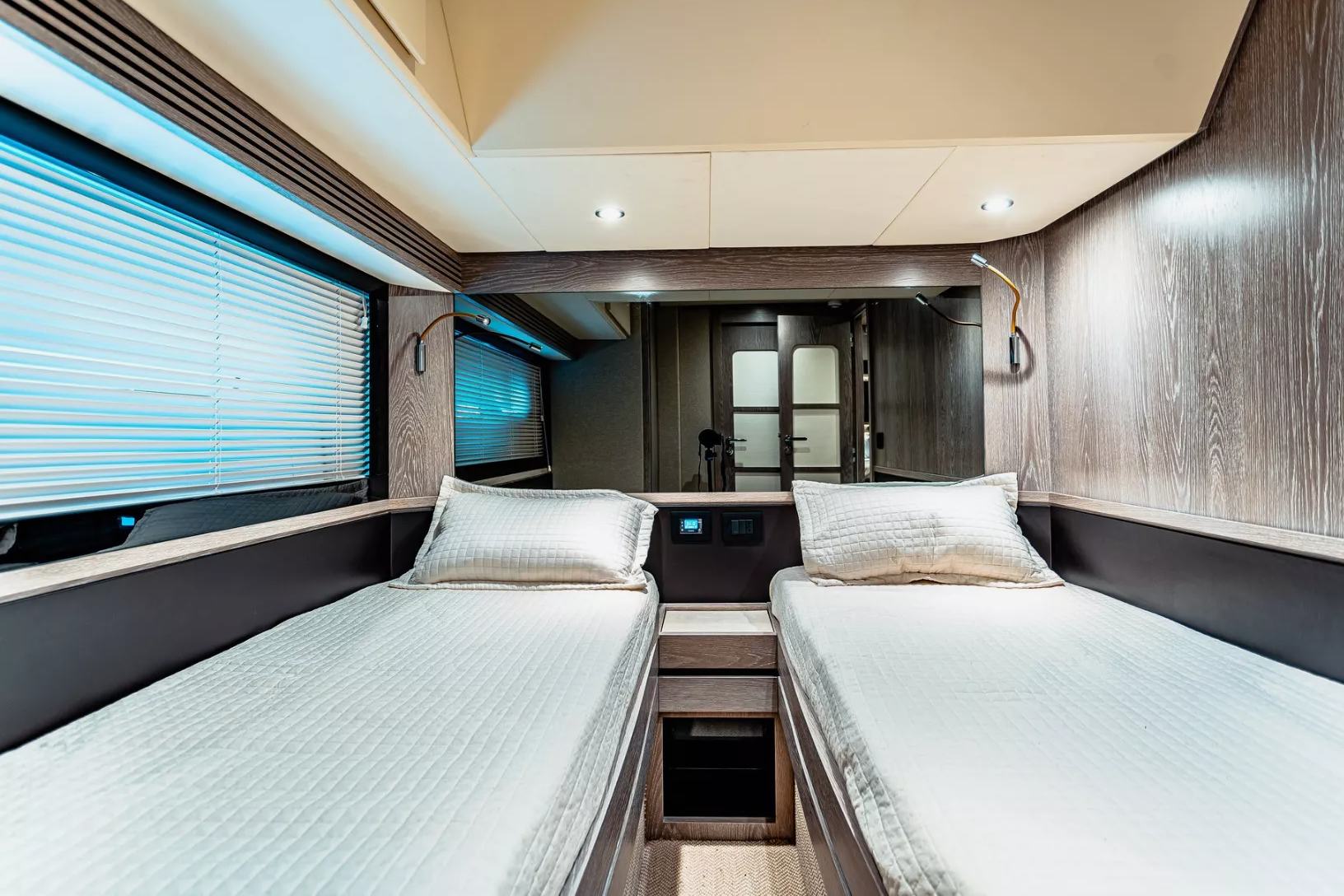 Foto 3: Azimut Magellano 66 Fuß