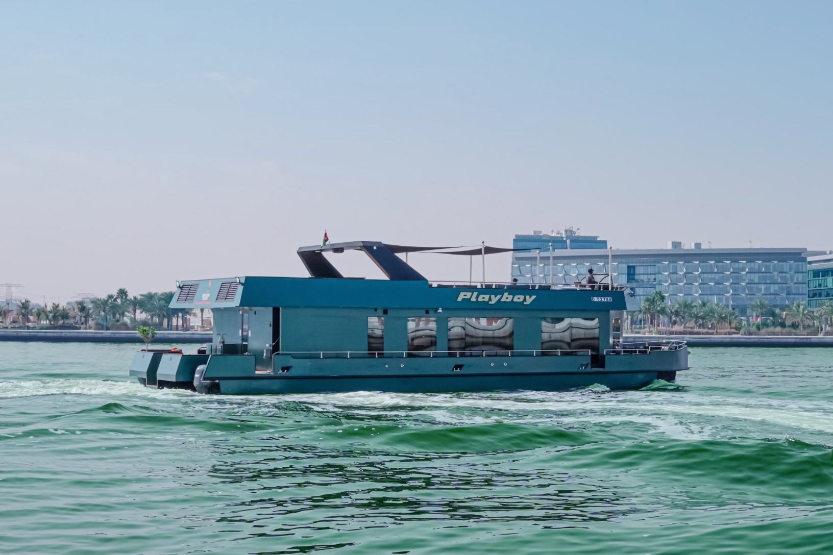 Foto 4: Play Boy Houseboat