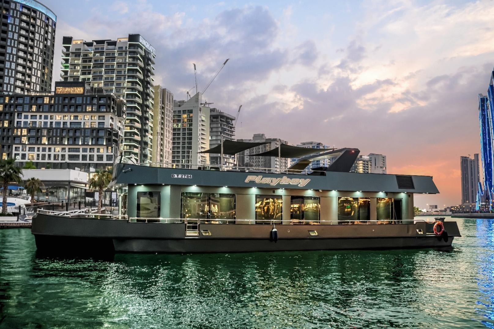 Foto 10: Play Boy Houseboat