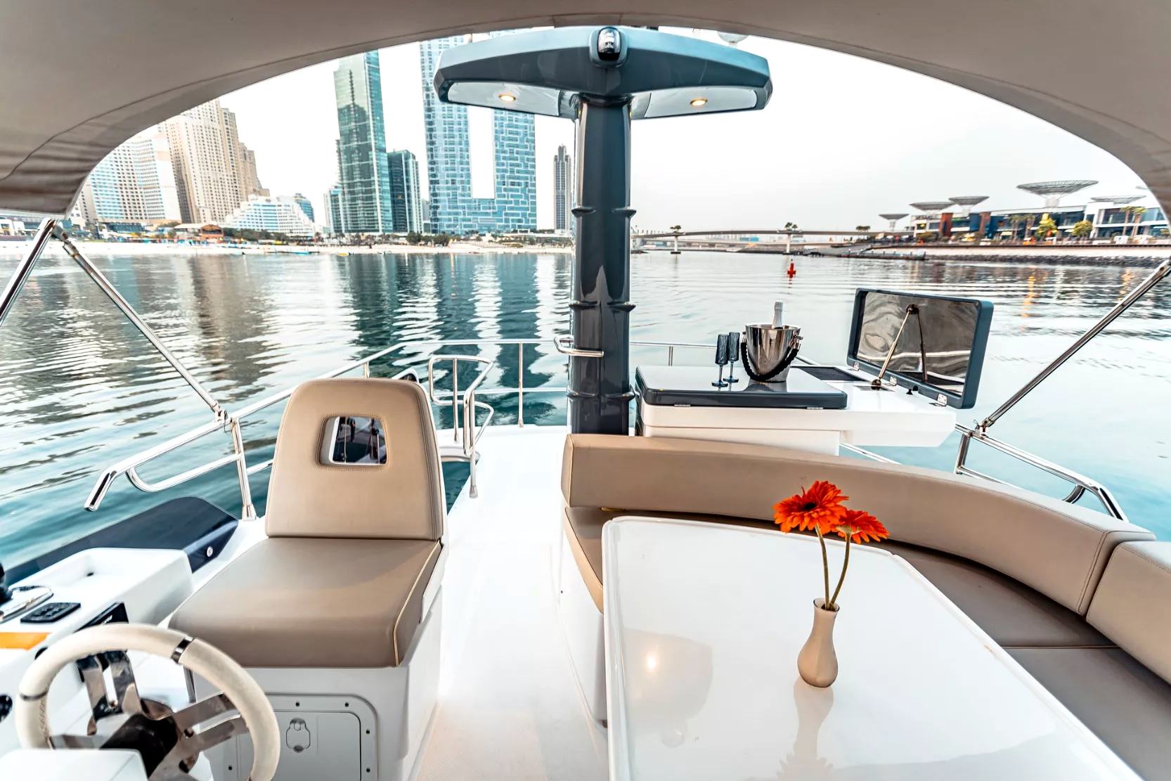 Foto 12: Azimut Magellano 43 Fuß