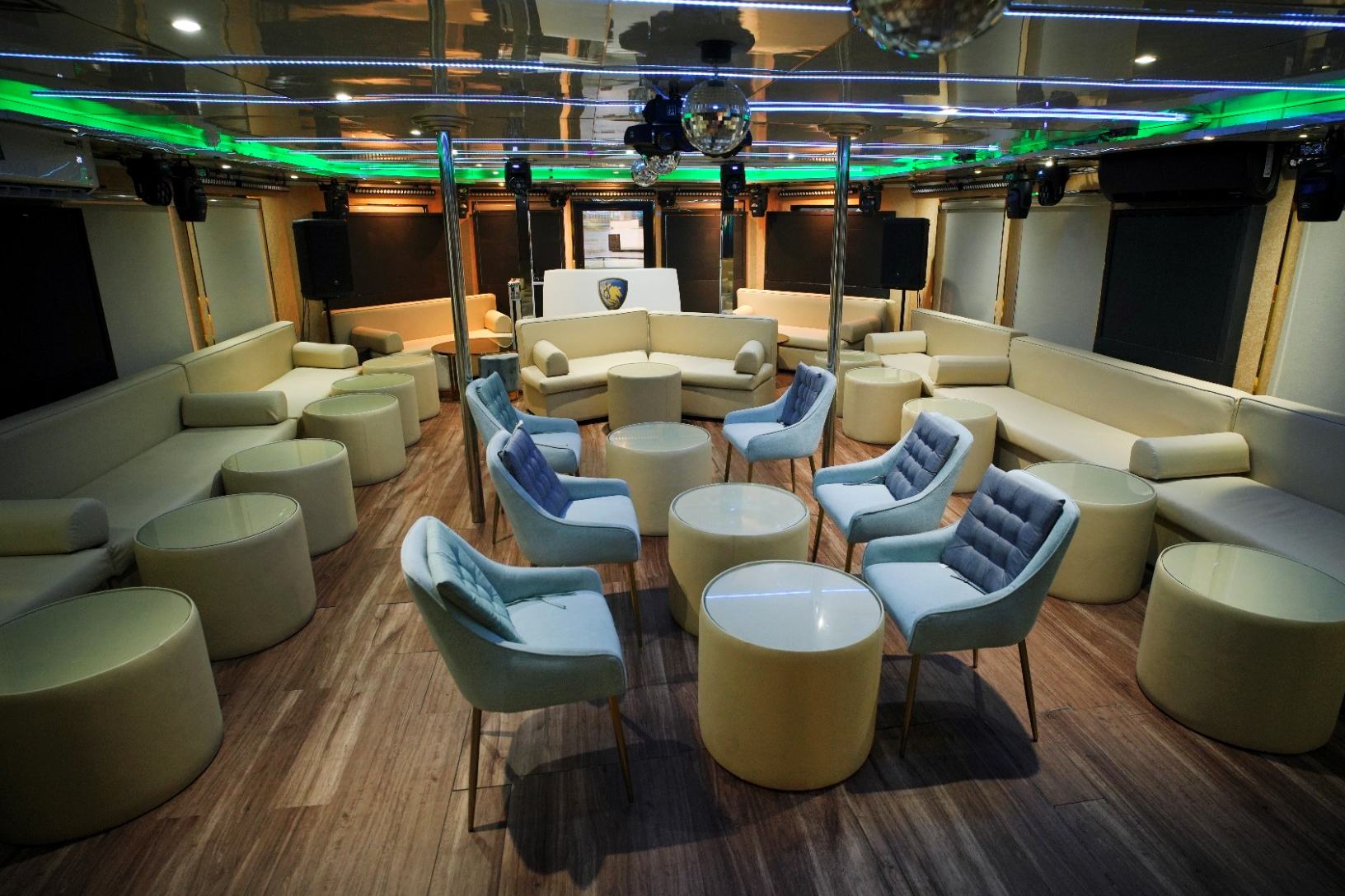 Foto 6: Play Boy Houseboat