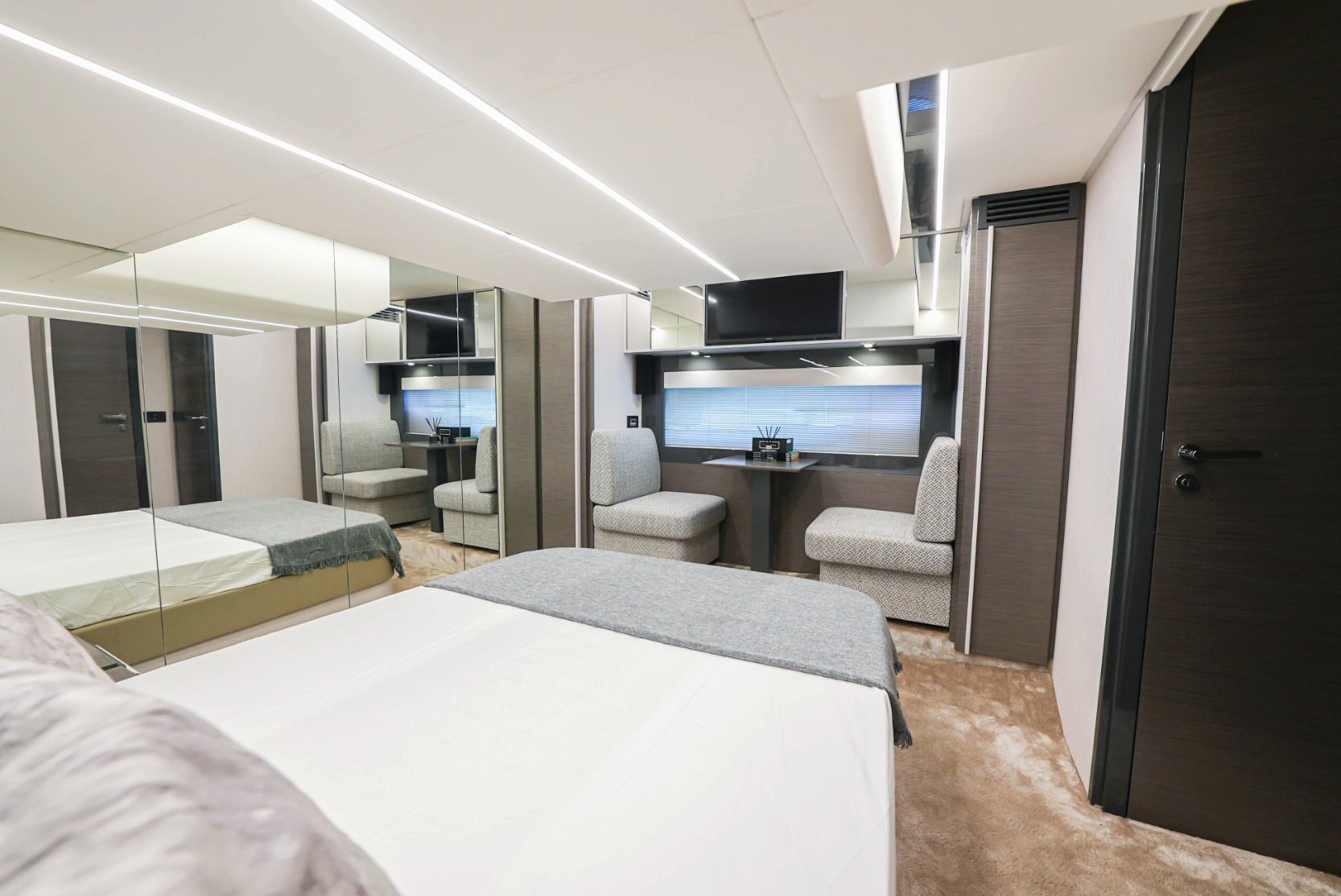 Foto 15: Pershing 5X Pearl White
