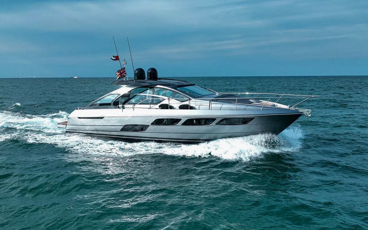 Pershing 5X Shark Grey (52 Fuß)