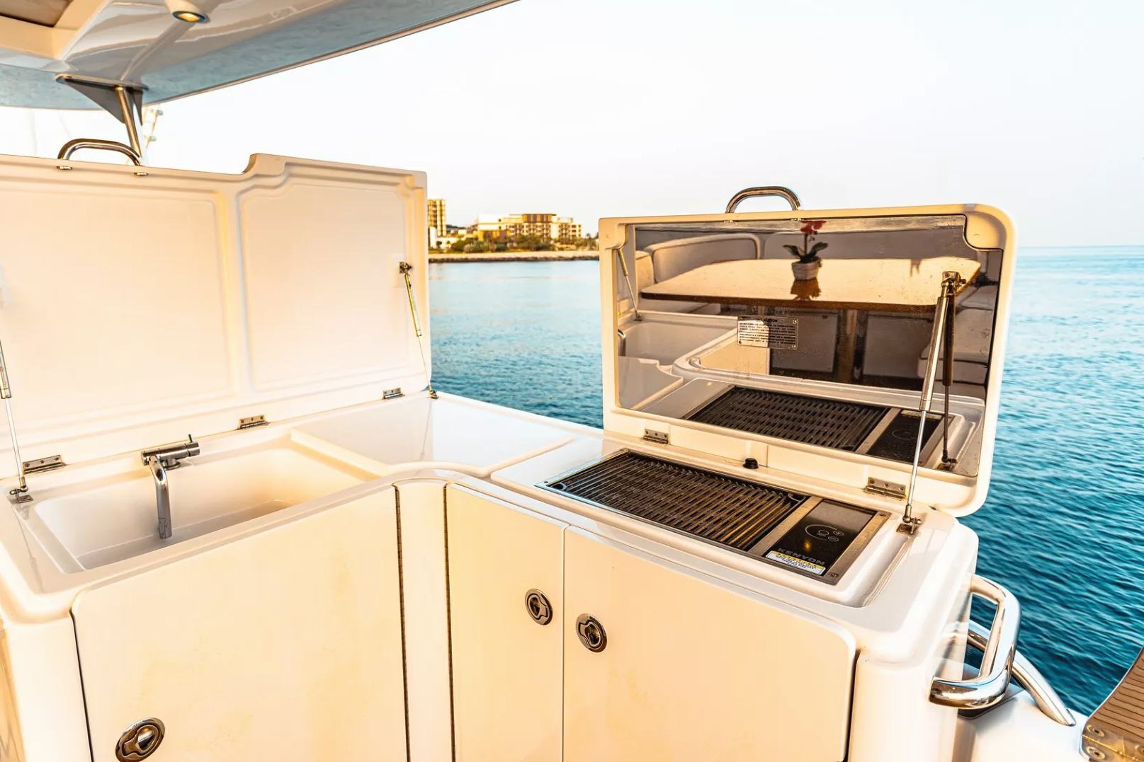 Foto 2: Azimut Magellano 66 Fuß