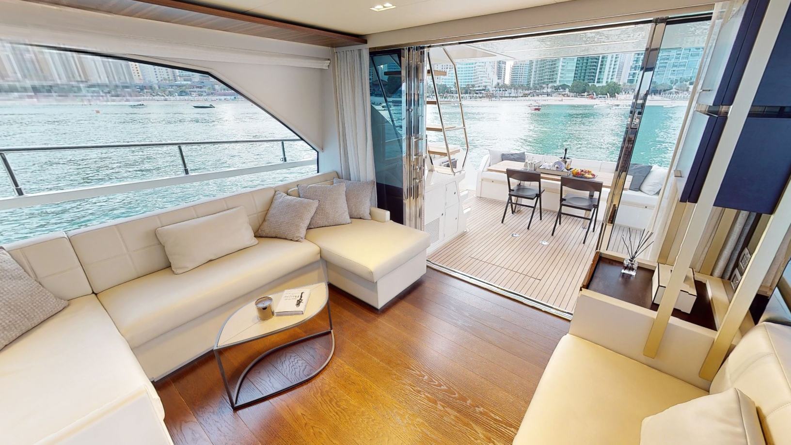 Foto 13: Ferretti 67 Fuß