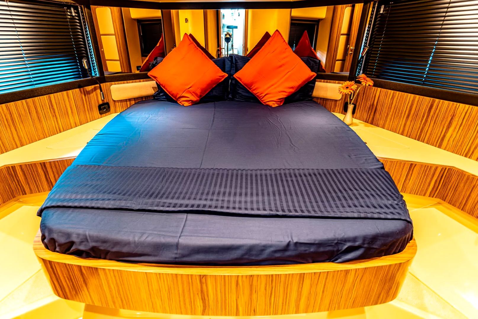 Foto 11: Azimut Magellano 43 Fuß