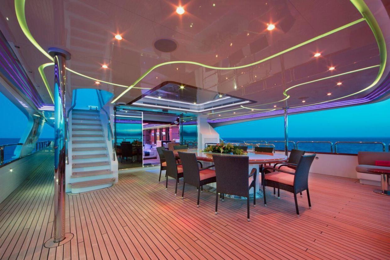 Foto 3: Benetti Code 8