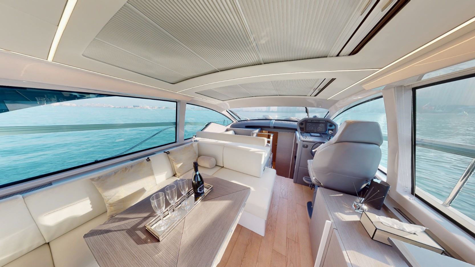 Foto 2: Pershing 5X Pearl White