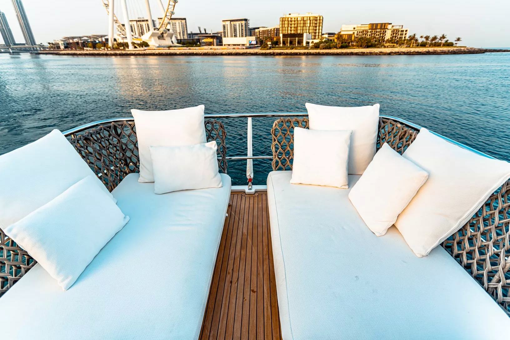 Foto 9: Azimut Magellano 66 Fuß