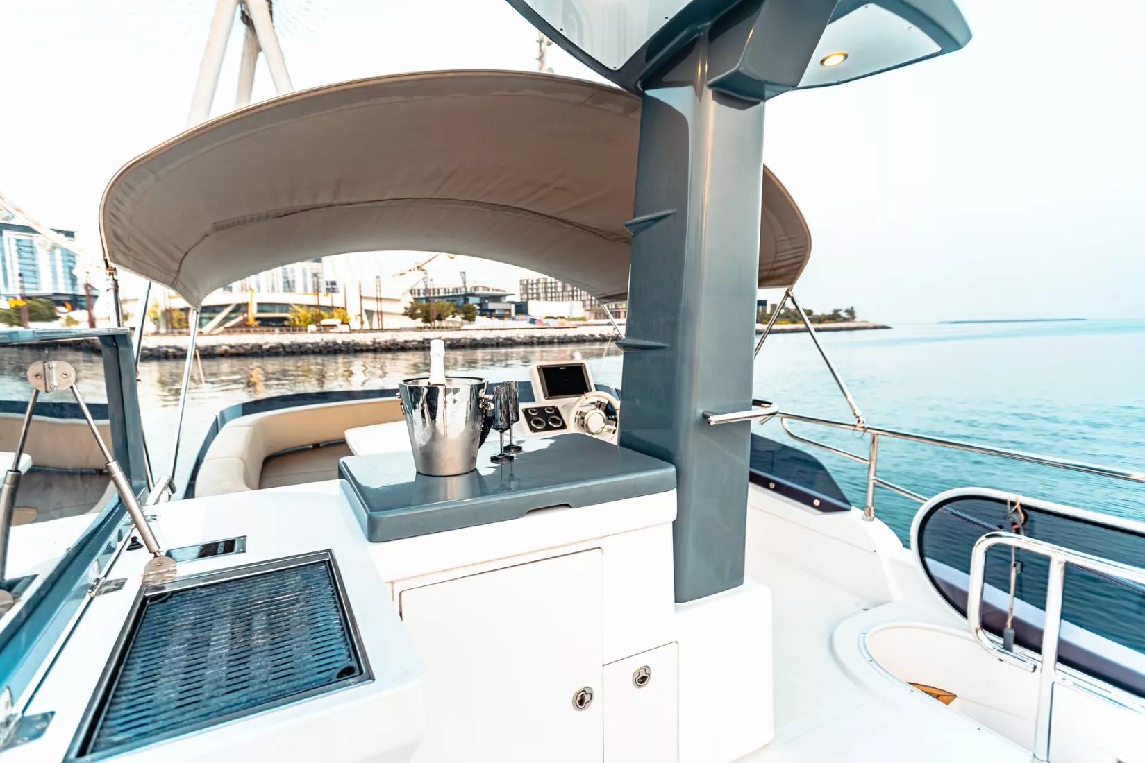Foto 13: Azimut Magellano 43 Fuß