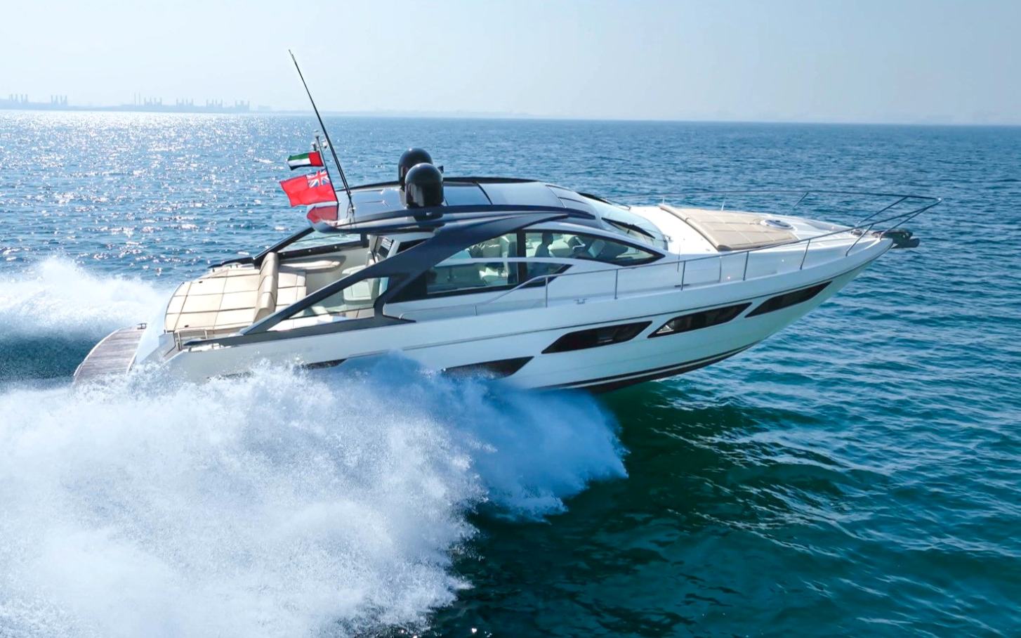 Pershing 5X Pearl White (52 Fuß)