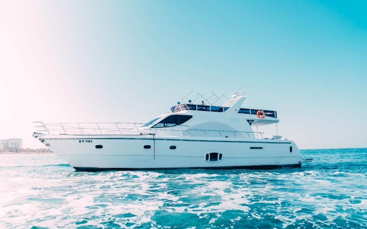 Dubai Marine Tisck (75 Fuß)