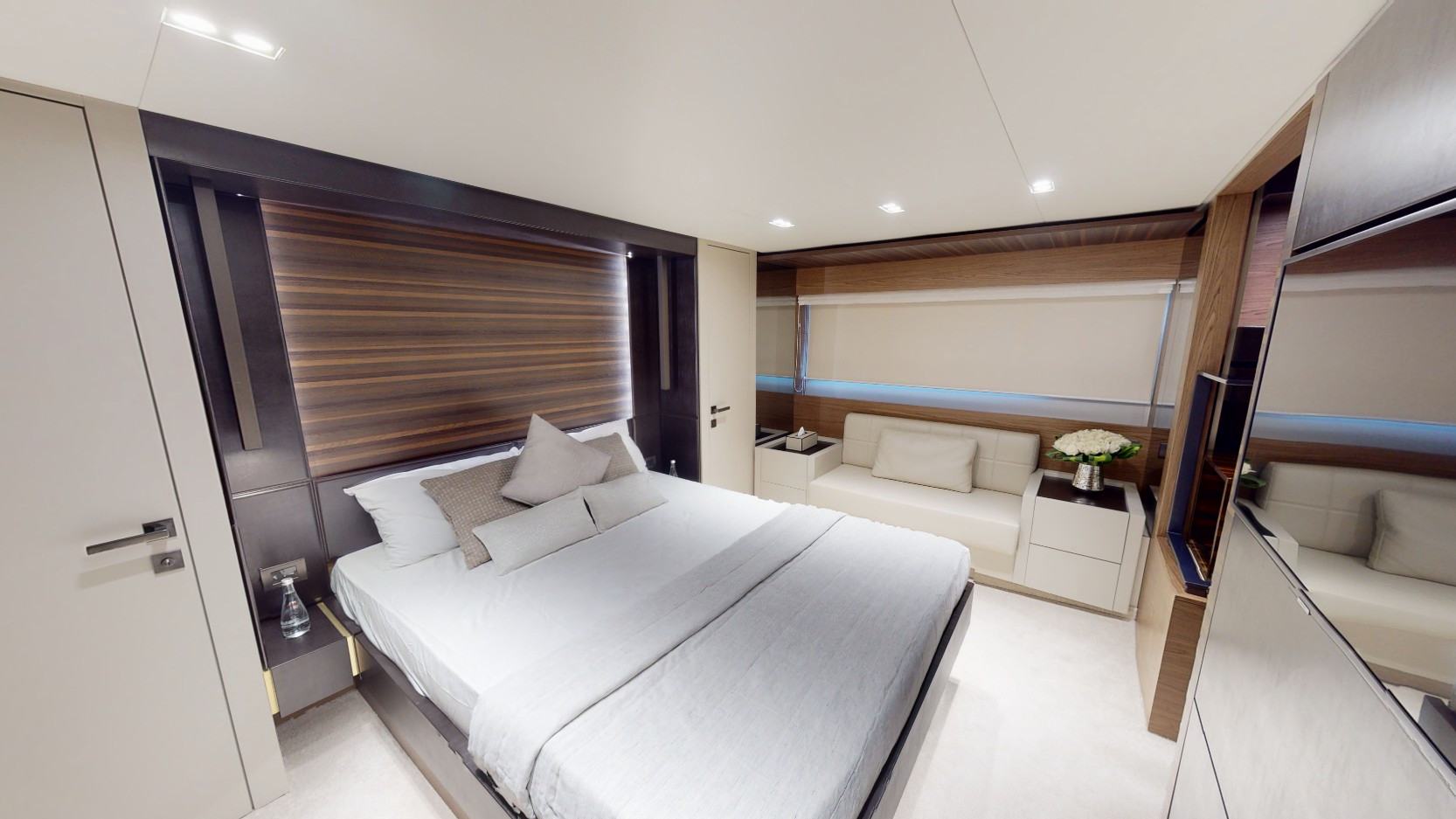 Foto 16: Ferretti 67 Fuß