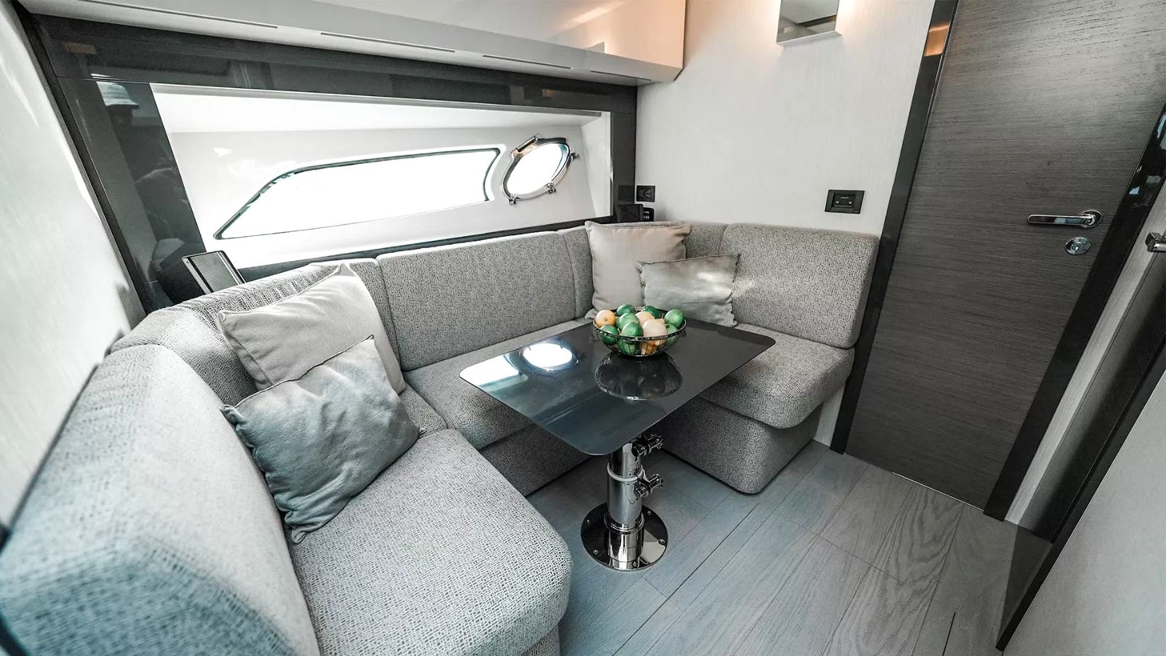 Foto 2: Pershing 5X Shark Grey