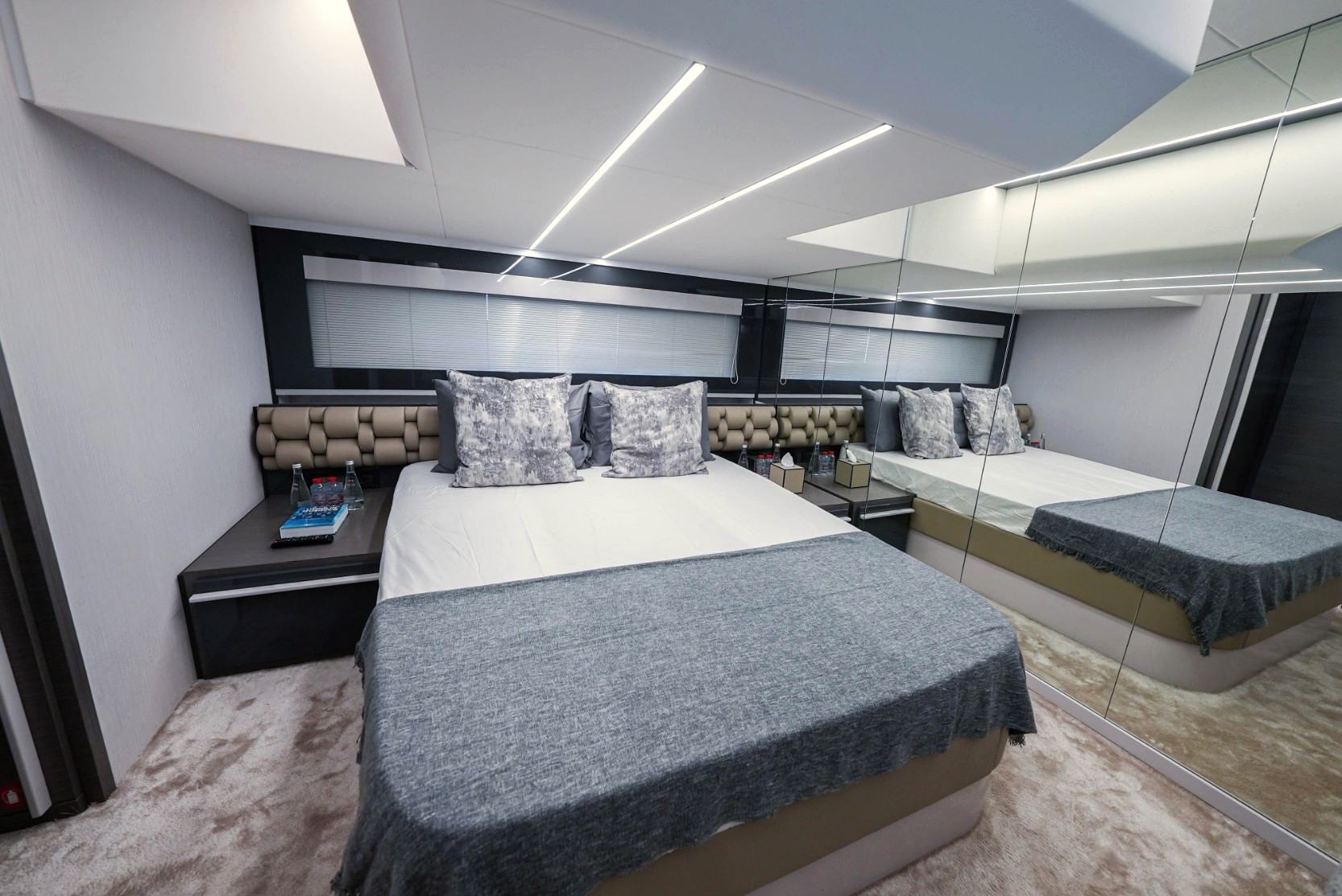 Foto 12: Pershing 5X Pearl White