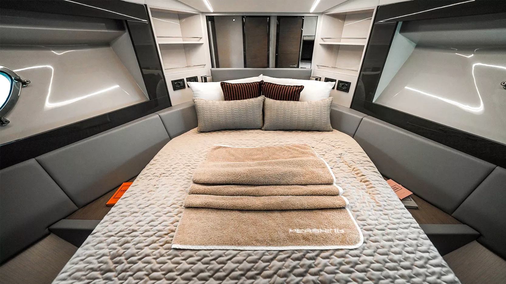 Foto 3: Pershing 5X Shark Grey