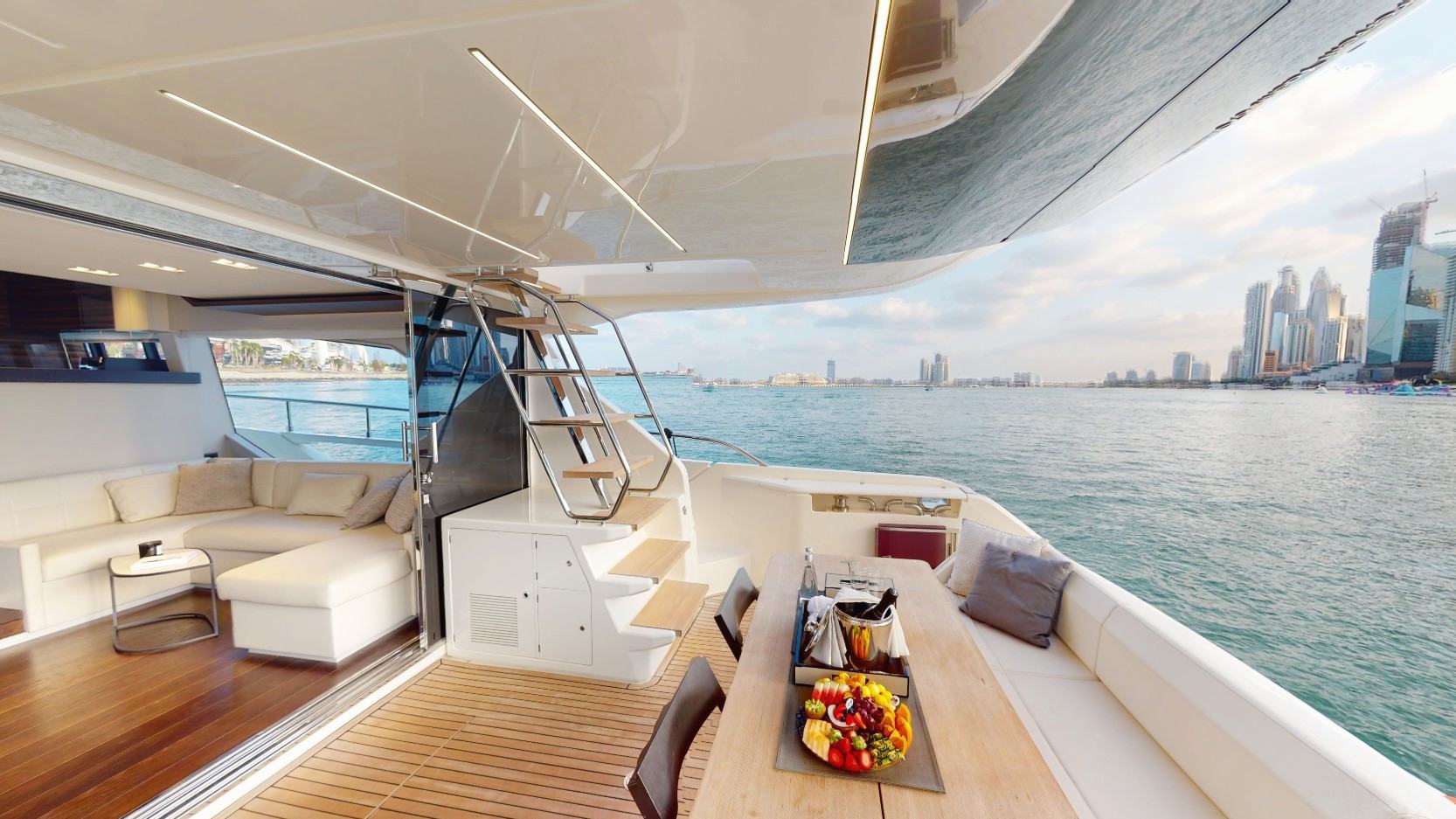 Foto 6: Ferretti 67 Fuß