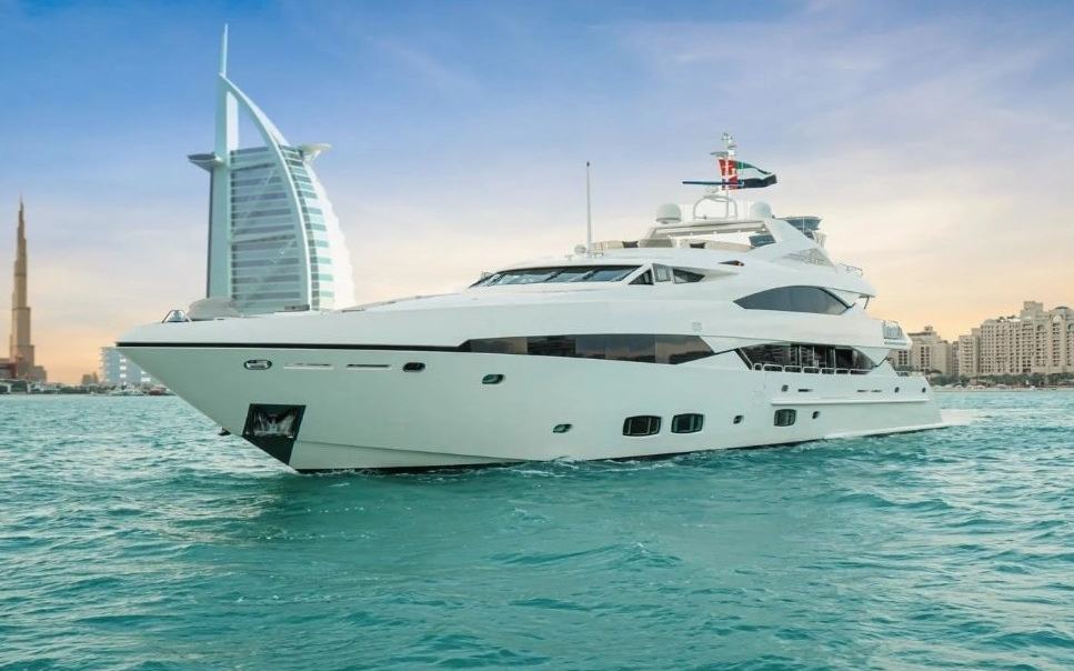 Sunseeker Lucien (131 Fuß)