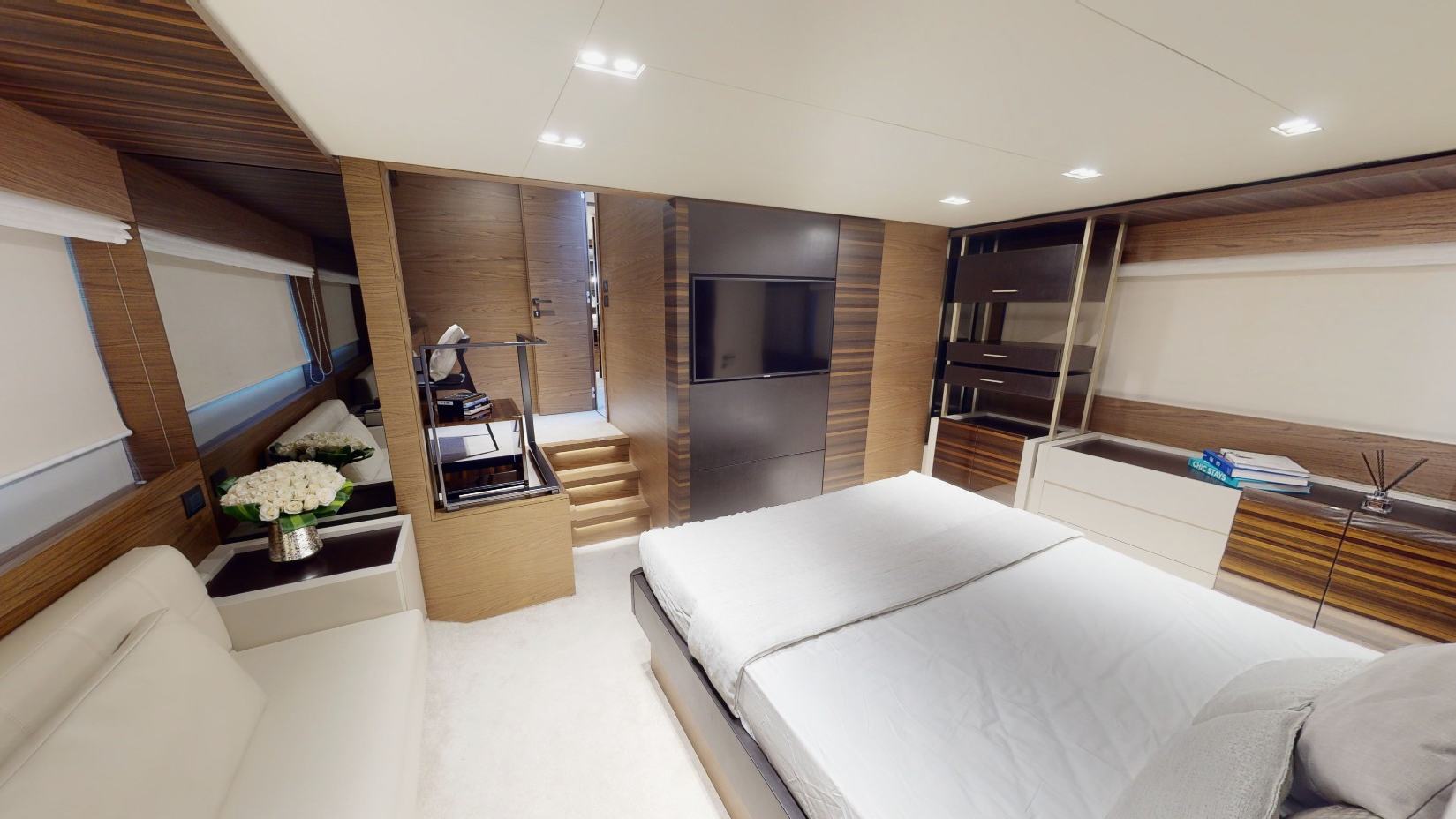 Foto 2: Ferretti 67 Fuß
